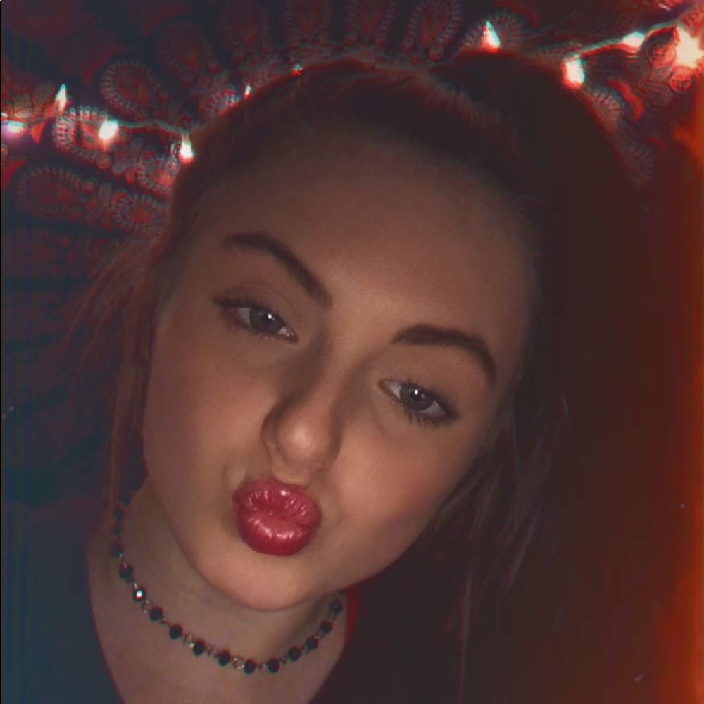 Meet your Posher, Chloe